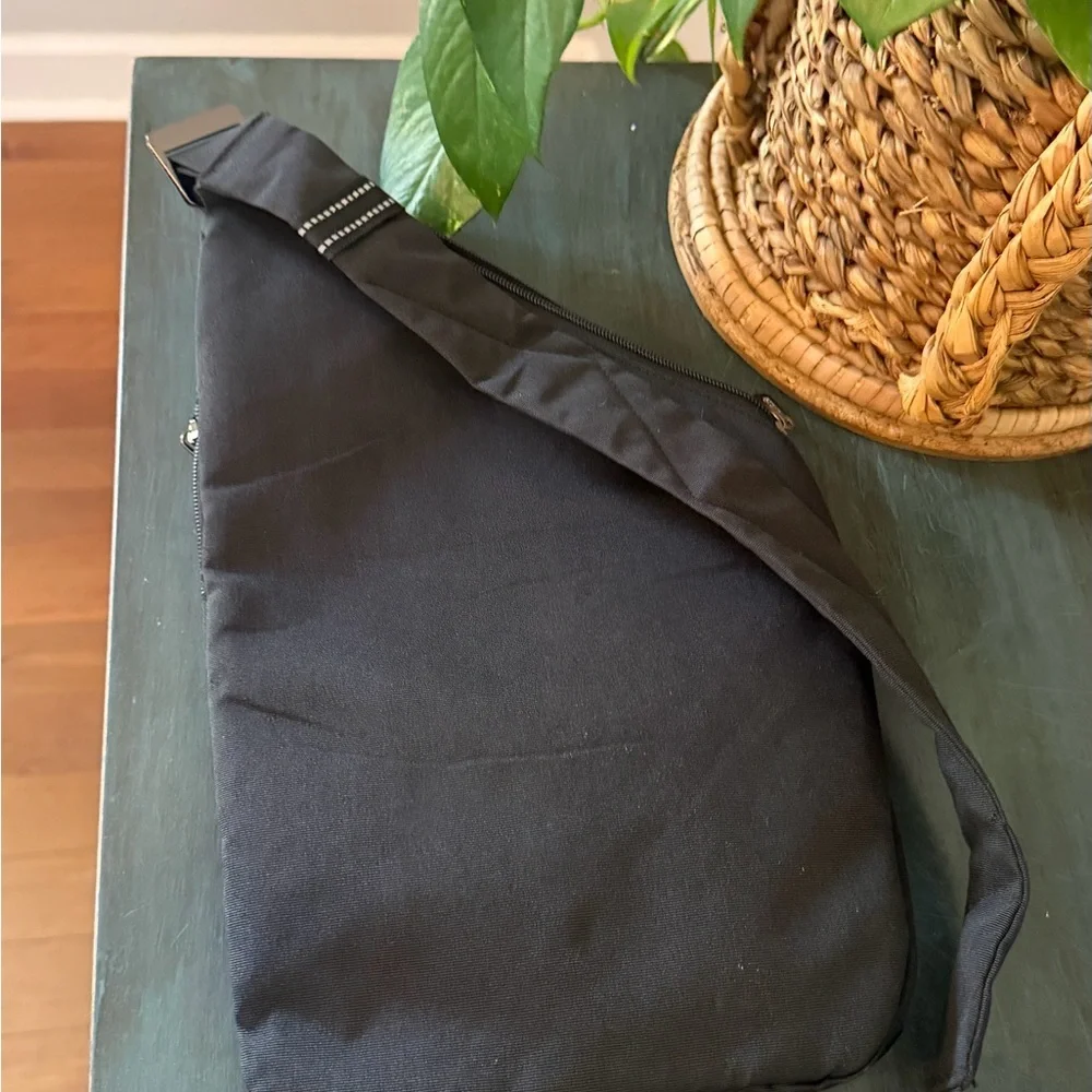 OSOCE anti-theft waterproof crossbody sling bag for travel and daily use.